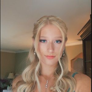 Meet your Posher, Olivia